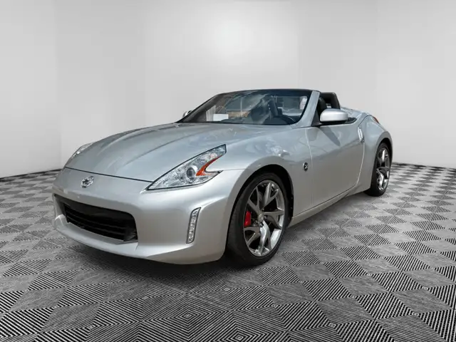 2014 Nissan 370Z 2dr Roadster Auto Touring w/Bordeaux Top in Cars & Trucks in Medicine Hat - Image 10