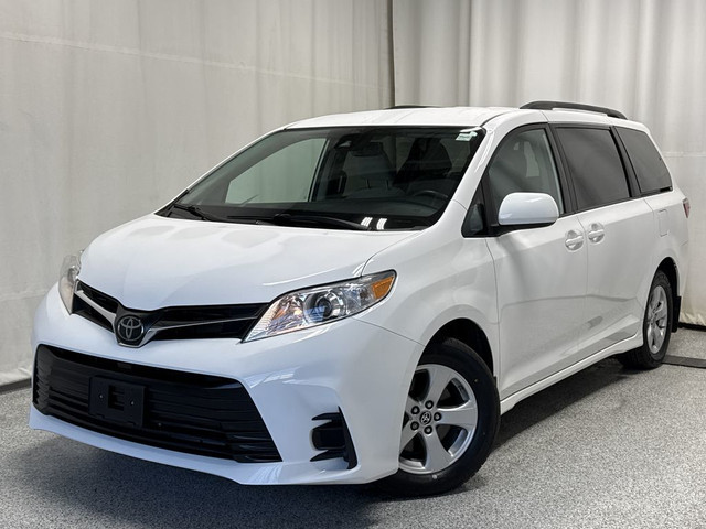 2020 Toyota Sienna LE in Cars & Trucks in Strathcona County - Image 3