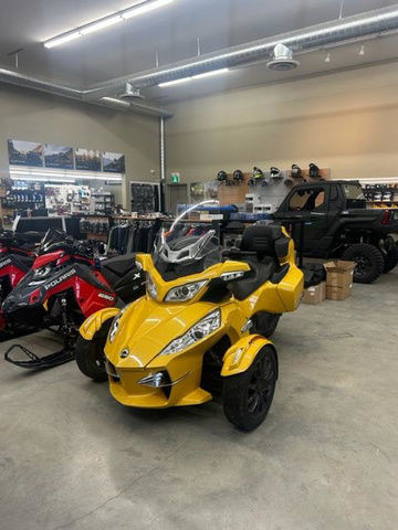 2013 Can-Am Spyder RT-S in Sport Touring in Winnipeg - Image 2