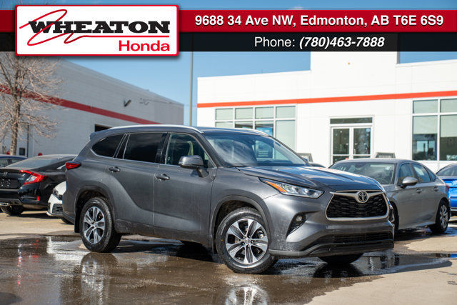 2022 Toyota Highlander XLE in Cars & Trucks in Edmonton