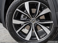 This Volkswagen Atlas boasts a Intercooled Turbo Premium Unleaded I-4 2.0 L/121 engine powering this... (image 8)