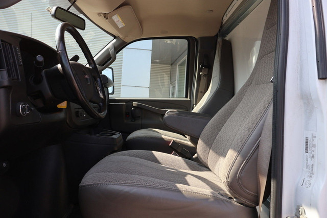 2023 GMC Savana Commercial Cutaway 3500 14 PIED ROUE SIMPLE CERT in Cars & Trucks in City of Montréal - Image 2