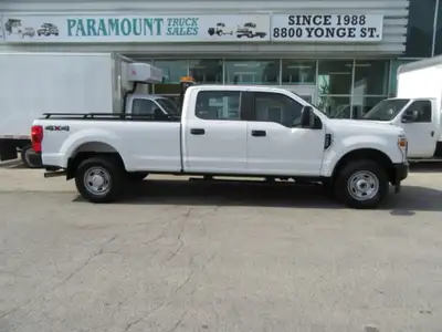  2022 Ford F-350 GAS 4X4 CREW CAB WITH 8 FT LONG BOX / 2 IN STOC