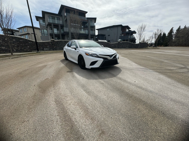 2019 Toyota Camry SE in Cars & Trucks in Edmonton - Image 2