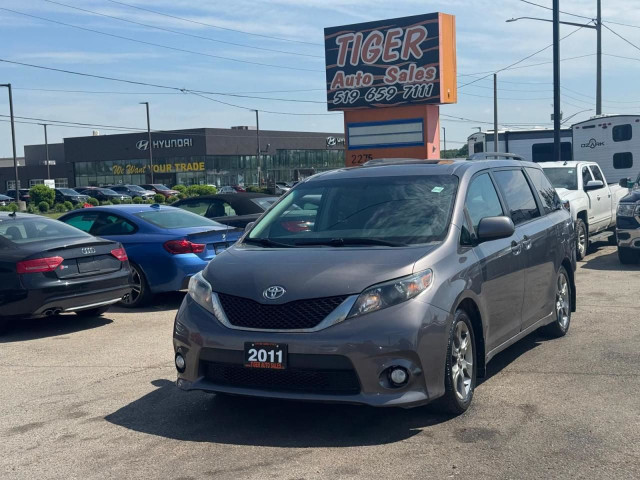 2011 Toyota Sienna AS IS, SE, ONE OWNER, WELL MAINTAINED, RUNS G in Cars & Trucks in London