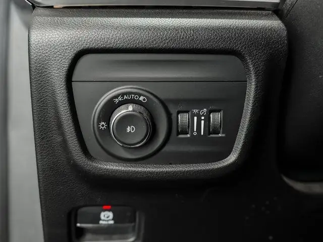 2021 Jeep Grand Cherokee L Limited | Remote Start | Leather in Cars & Trucks in Grande Prairie - Image 28