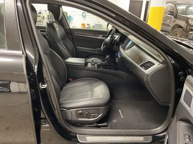 2015 Hyundai Genesis Sedan Ultimate in Cars & Trucks in Calgary - Image 15