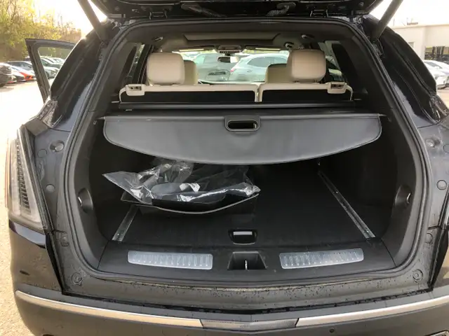 2021 Cadillac XT5 AWD Sport in Cars & Trucks in London - Image 13