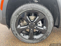 This Jeep Grand Cherokee boasts a Regular Unleaded V-6 3.6 L/220 engine powering this Automatic tran... (image 8)