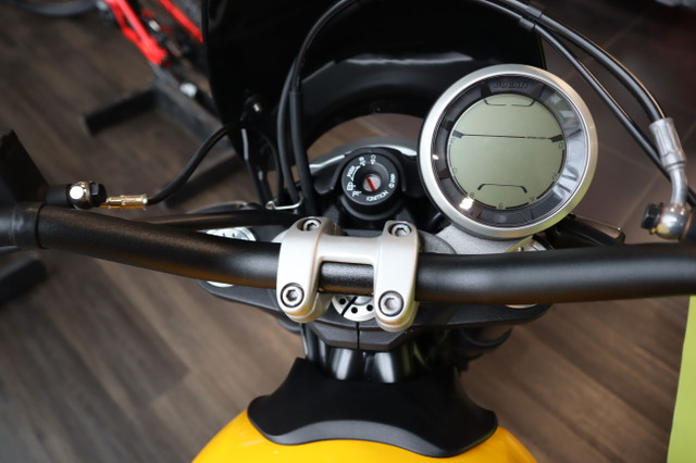 2019 Ducati Scrambler 800 Full Throttle Shining Black/Yellow in Other in Edmonton - Image 2