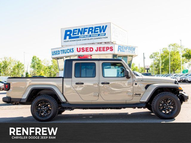 2022 Jeep Gladiator Altitude 4x4, Rare Gobi Color in Cars & Trucks in Calgary