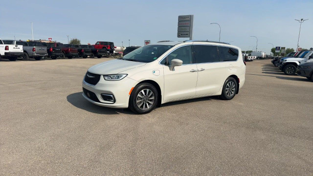 2021 Chrysler Pacifica Hybrid in Cars & Trucks in Edmonton - Image 3