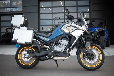 Engine Type: Bicylindre paral?le refroidi par liquide, EFI, 8 soupapes, DATC Displacement: 799 cc Bo...