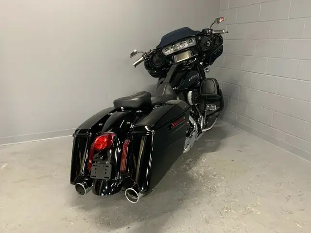 2016 Harley-Davidson CVO Street Glide in Street, Cruisers & Choppers in Oshawa / Durham Region - Image 7