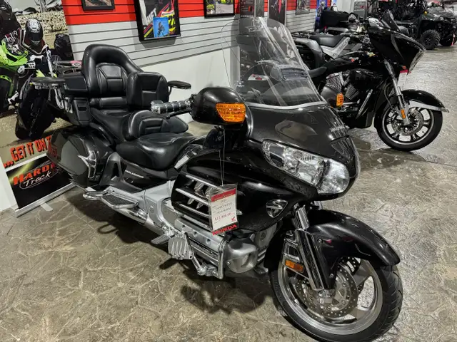 GL1800AL Gold Wing in Street, Cruisers & Choppers in Edmonton - Image 3