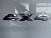 New Price! 2022 Ram 1500 Classic SLT Crew Cab HEMI V8 | No Accidents | Zacks Certified. 8-Speed Auto... (image 9)