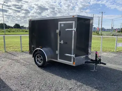 VEND: Remorque Cargo fermer 1 simple essieu ou 2 double essieux tandem fermée ferme pied enclosed tr...