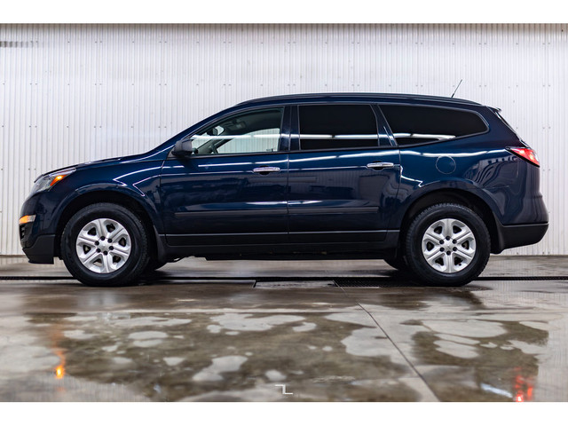 2016 Chevrolet Traverse FWD LS 8 Passenger BCam in Cars & Trucks in Calgary - Image 3