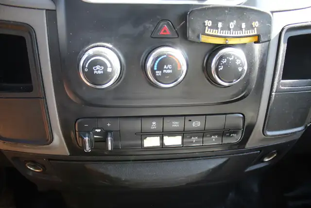 2016 Ram 5500 Bucket Service Versalift Cummins DRW in Heavy Trucks in Mississauga / Peel Region - Image 25