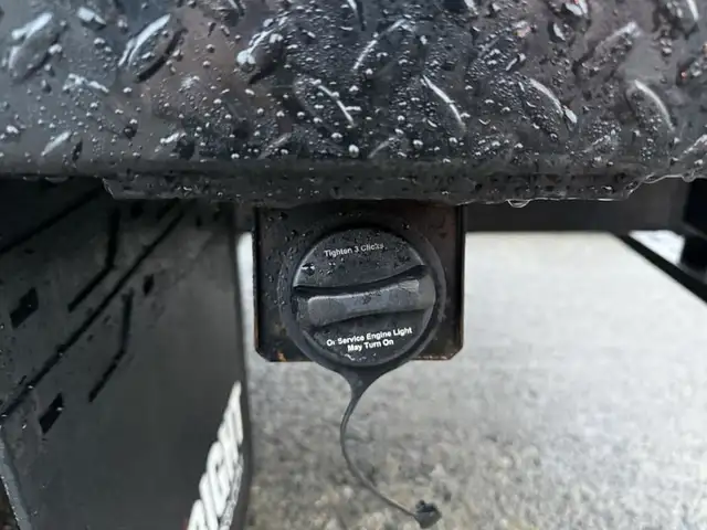 2018 isuzu NPR 16 Foot Flat Deck in Heavy Trucks in Richmond - Image 25
