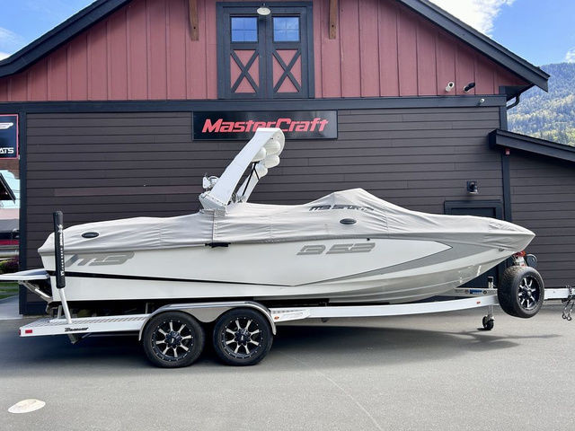 2018 MB Sports B52 23 in Powerboats & Motorboats in Chilliwack