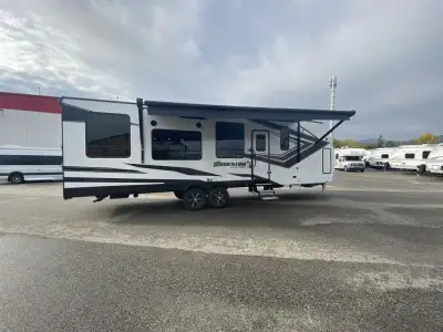 Grand Design Momentum G-Class toy hauler 30G highlights: King Bed Euro Chairs Rollover Sofas Stainle...