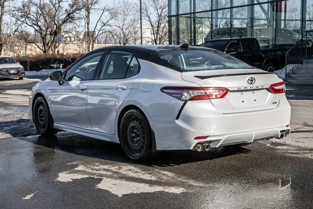 2019 Toyota Camry in Cars & Trucks in City of Montréal - Image 2