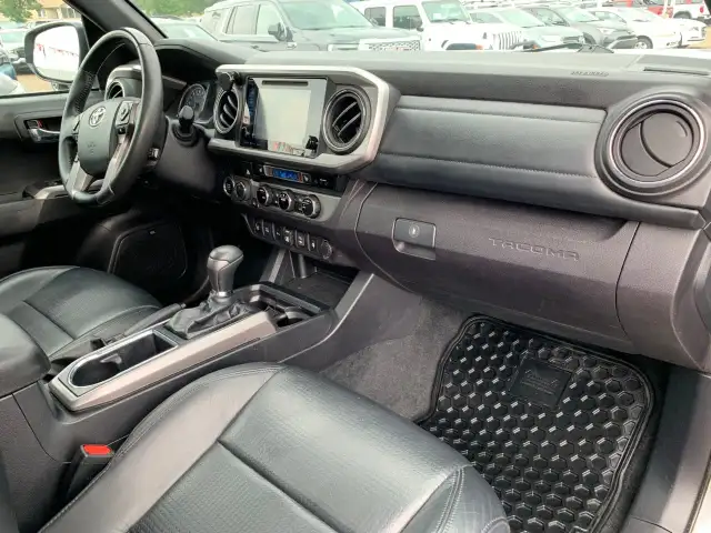 2018 Toyota Tacoma dans Autos et camions dans Medicine Hat - Image 27