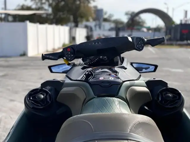 2022 SEADOO GTX LTD 300 TECH PKG - LOW KM! in Personal Watercraft in Winnipeg - Image 7