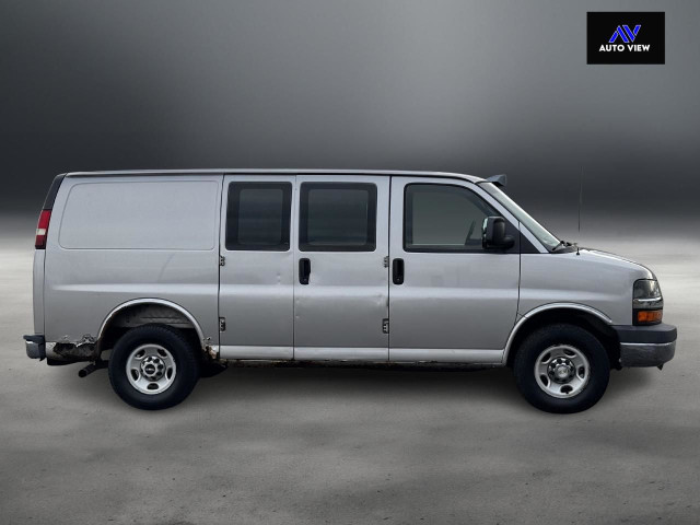 2009 Chevrolet Express Cargo Van RWD 2500 135" **DRIVES GREAT** in Cars & Trucks in Hamilton - Image 4