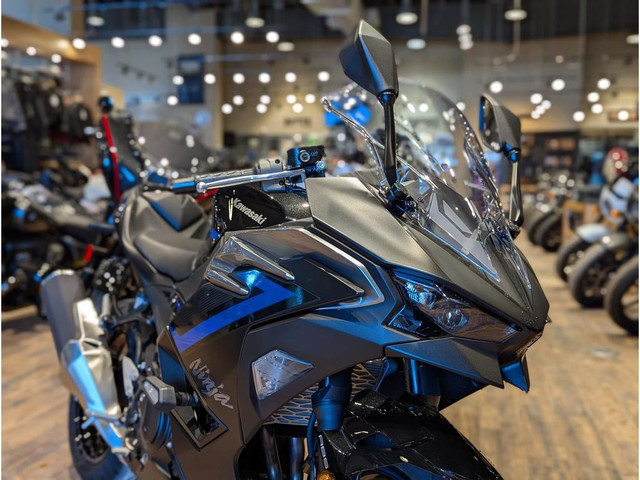 2025 Kawasaki Ninja 500 SE // Metallic Flat Spark Black/Metallic in Sport Bikes in Winnipeg - Image 3