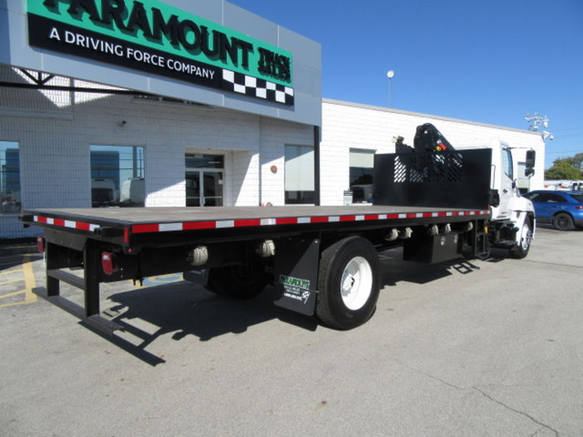2023 Hino L7 CUMMINS DIESEL 22FT FLAT DECK WITH CRANE in Cars & Trucks in Oakville / Halton Region - Image 4