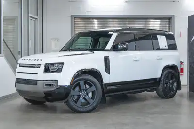 Land Rover Defender 110 P400 X-Dynamic SE 2024: - Extérieur blanc FUJI sur intérieur en cuir noir EB...