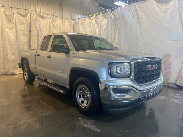 2018 GMC Sierra 1500 5.3 L 4X4 DOUBLE-CAB 5.3 L 4X4 DOUBLE-CAB in Cars & Trucks in Saguenay - Image 3