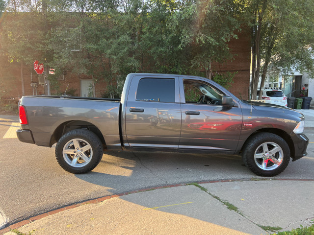 2017 Ram 1500 4WD Crew Cab 140.5" Express in Cars & Trucks in City of Toronto - Image 4