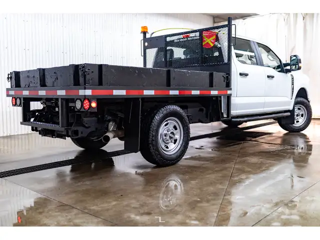 2023 Ford F-350 4x4 Crew Cab XL Deck BCam dans Autos et camions dans Grande Prairie - Image 8