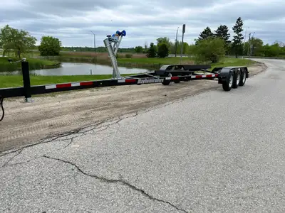 Capacity 15600LB 10500LB $5999 15600LB $7999 21000LB $10999 Boat Size: 28'-38' Axles: 3 X 5200 lb Ti...