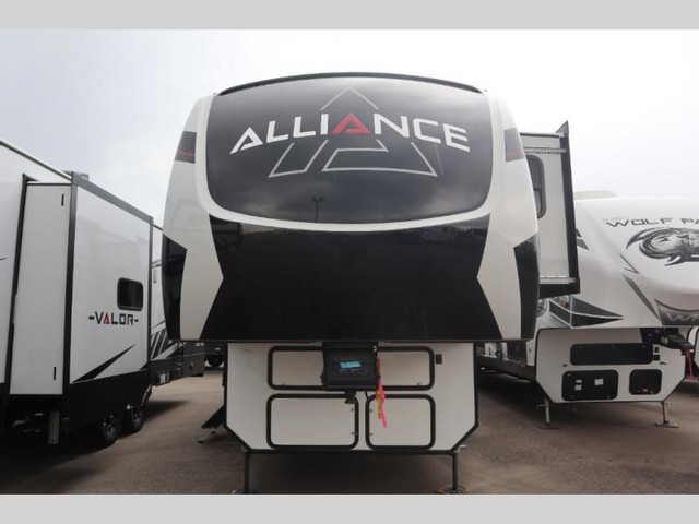 2023 Alliance RV Valor 41V15 in Travel Trailers & Campers in Edmonton - Image 3