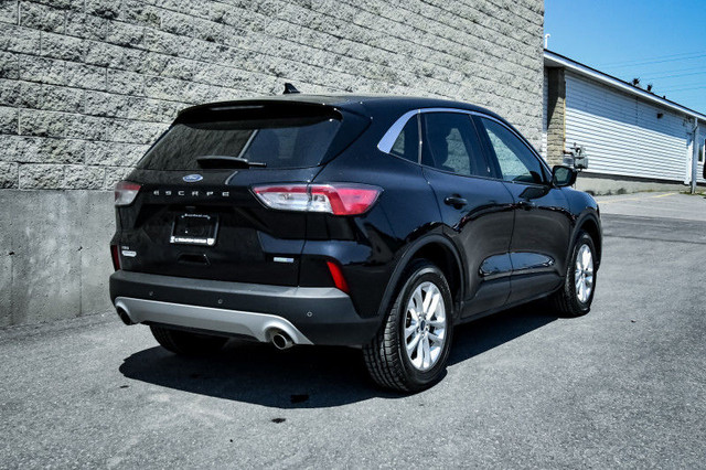 2020 Ford Escape SE • HEATED SEATS • CP/AA • NAV • PARK ASSIST in Cars & Trucks in Kingston - Image 3