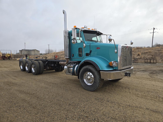 2009 Peterbilt Tri-Drive Day Cab Cab & Chassis Truck 365 in Heavy Trucks in Edmonton - Image 2