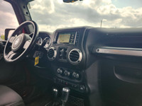 GARANTIE 1 ANS CREDIT DIRECT EN LIGNE AU WWW.AUTO-INTERNET.CA WOW 2013 JEEP WRANGLER UNLIMITED SAHAR... (image 6)