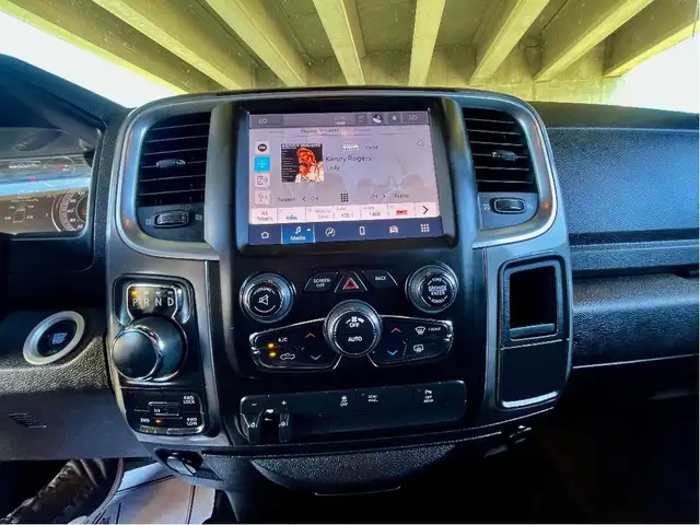 2022 Ram 1500 Classic Warlock CREW 4WD 5.7L HEMI B/U CAMERA dans Autos et camions dans Delta/Surrey/Langley - Image 24