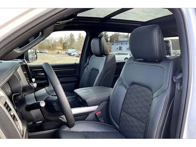 2025 Ram 1500 SPORT CREW Nav Surround Camera Pano Roof dans Autos et camions dans Région de Mississauga/Peel - Image 10