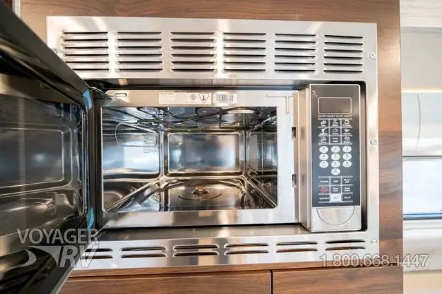 2025 Winnebago Navion 24J in RVs & Motorhomes in Kelowna - Image 13