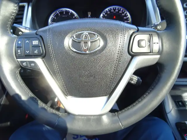 2016 Toyota Highlander Limited in Cars & Trucks in City of Toronto - Image 20