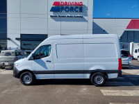 3.0L V6 Diesel, 7 Spd Transmission, Leatherete Seat Covers, Twin Front Passenger Seats, Keyless Entr... (image 1)