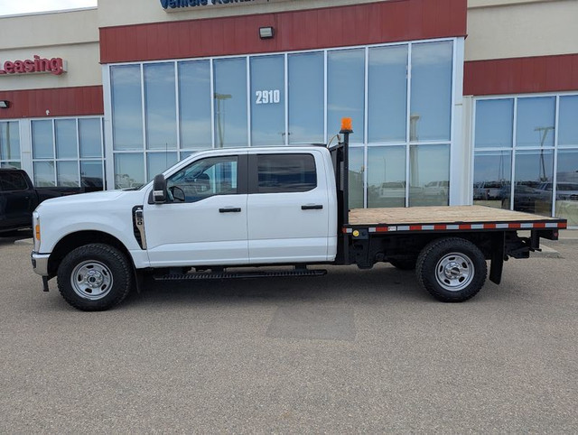 2023 Ford Super Duty F-350 SRW XL 4WD Crew Cab 8FT Deck, Backup  in Cars & Trucks in Saskatoon - Image 2