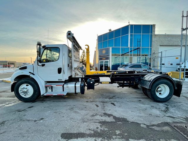 2020 FREIGHTLINER M2 Hook-Lift - LOADED - ONLY 13K! in Cars & Trucks in Oakville / Halton Region - Image 4