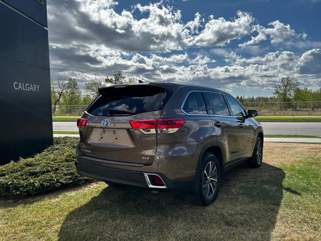 2017 Toyota Highlander Hybrid XLE in Cars & Trucks in Calgary - Image 3