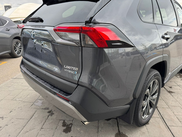 2023 Toyota RAV4 Hybrid Limited LIMITED PACKAGE / ZERO ACCIDE... in Cars & Trucks in Calgary - Image 4